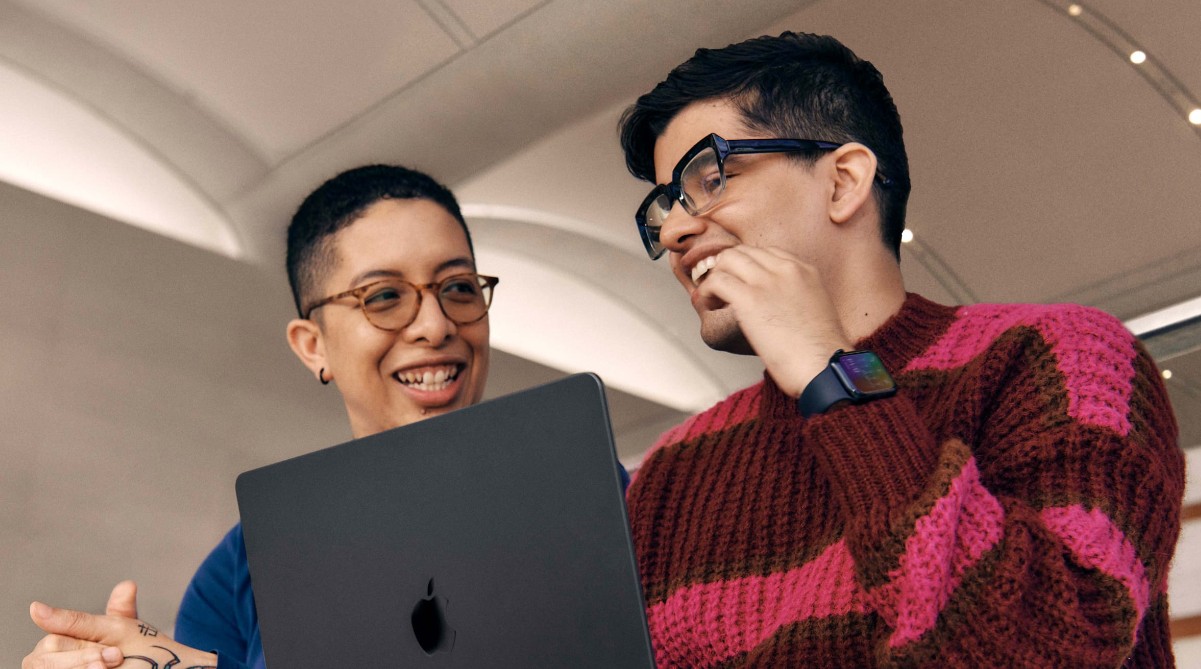 Two people using Apple VoiceOver on a laptop.